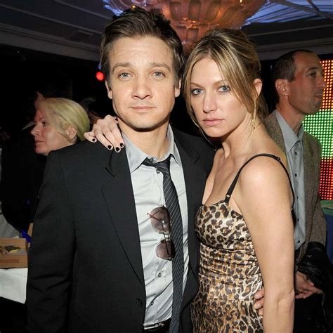 Is Jeremy Renner Dating Someone? Jeremy doesn’t seem to be dating anyone and does not appear to be single. He was seen with Eiza González, an Ambulance actress, over the Super Bowl weekend in 2021, and they have previously been linked. Back in 2011, he was also allegedly dating Janet Montgomery, a cast member of Entourage.